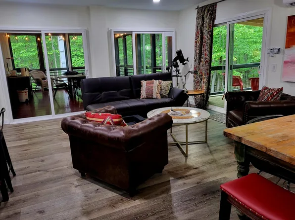 155 Montvue Dr, Sewanee, TN 37375