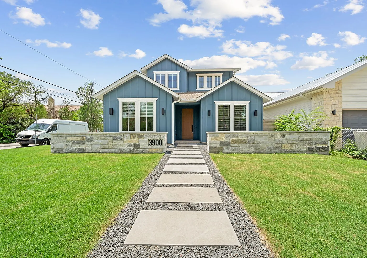 Central Austin : 6 Bd / 4 Ba — Photo 1
