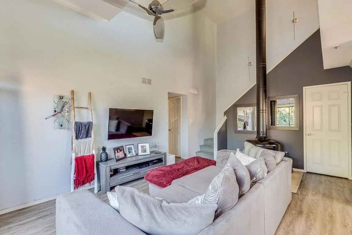 2 bed, 962 sqft, $1,750 — Photo 3