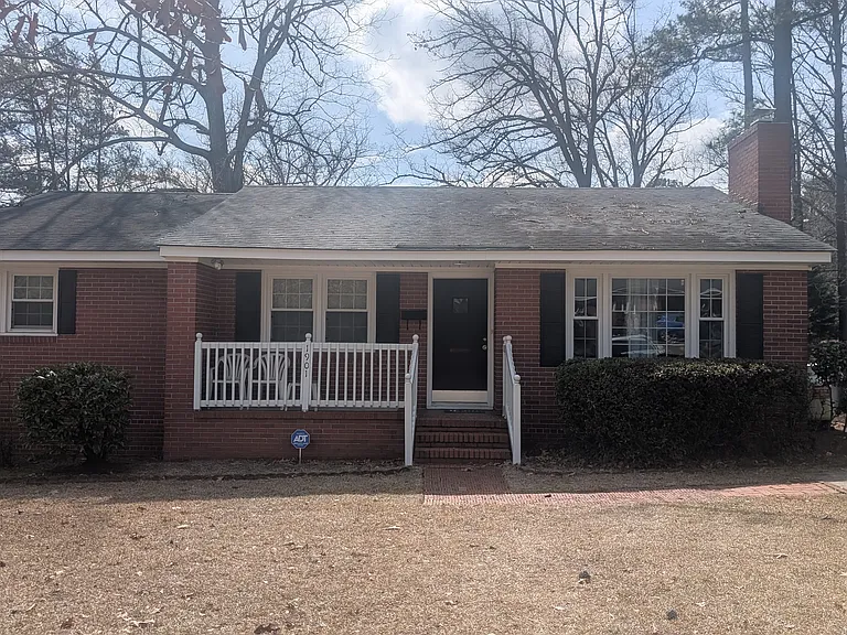 1901 Catawba St — Photo 2