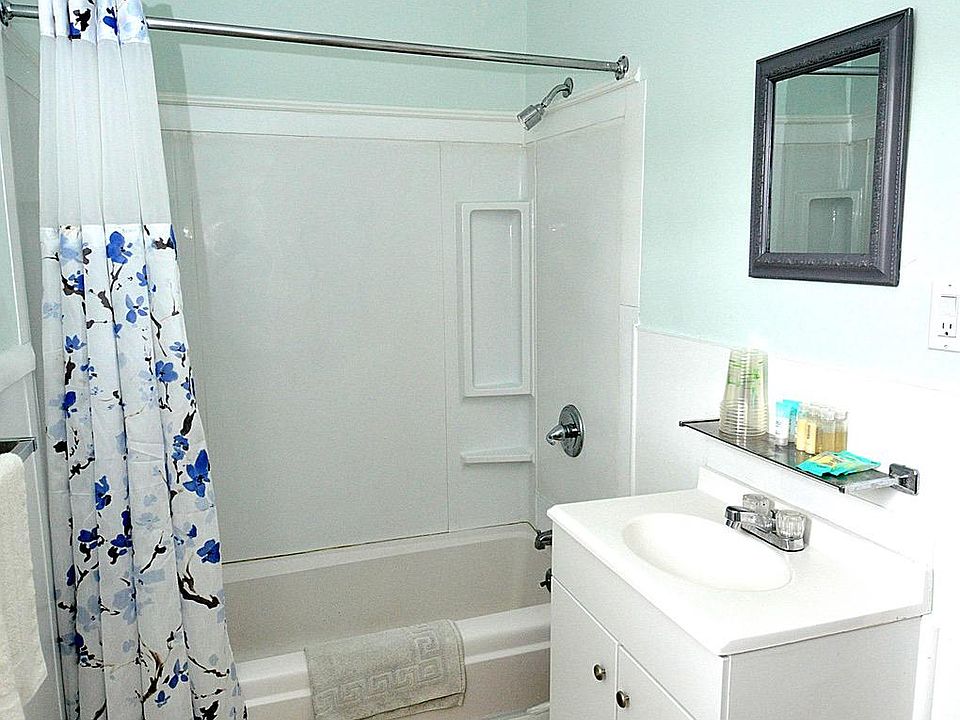 2nd image of 268 Wilkes St #3