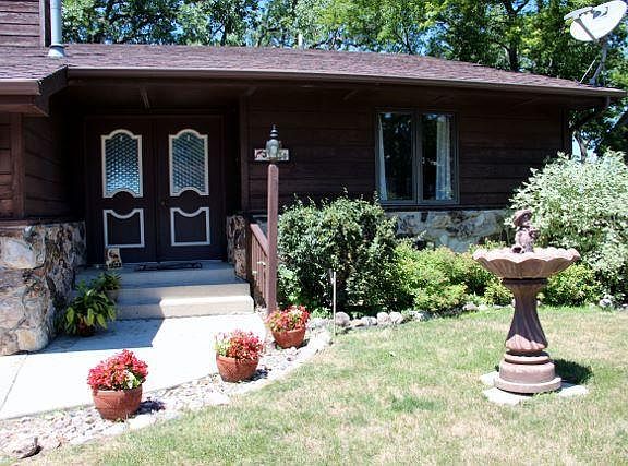 3rd image of 3304 Center Lake Dr