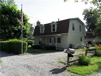 1st image of 1601 S Leland Ave