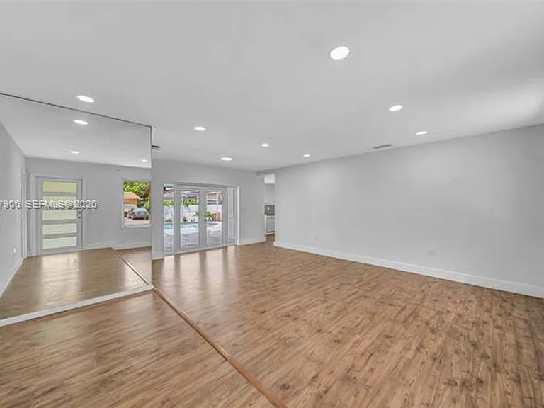 15010 NE 7th Ave — Photo 13