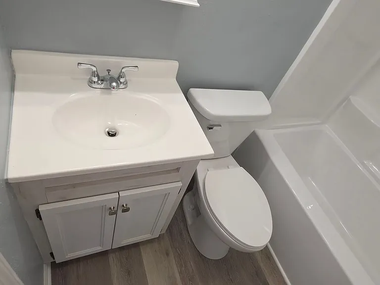 305 E John St #2 — Photo 8