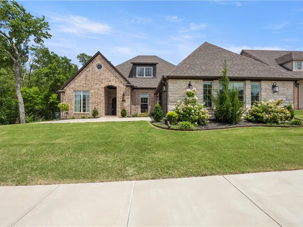 186 N Hawkstone Dr, Fayetteville, AR 72704