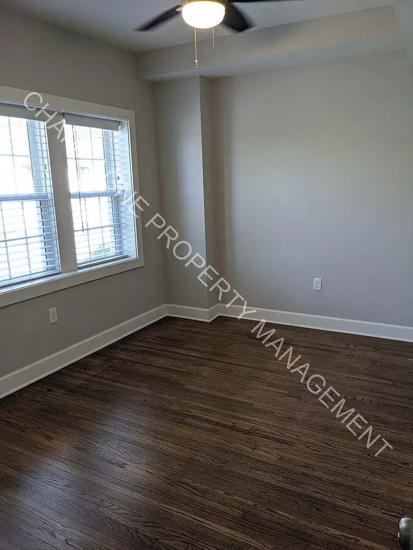 920 Ward Parkway — Photo 4