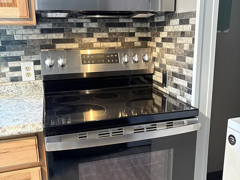 1013 Winslow Ave — Photo 7