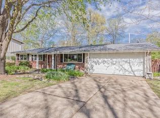 2 Timberleigh Ct, Ballwin, MO 63021