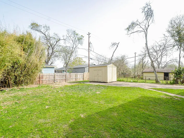 217 Owens St — Photo 21