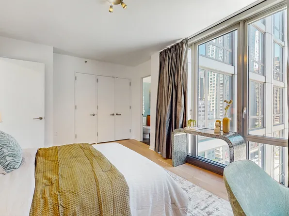 310 West 52nd Street image 4 of 25