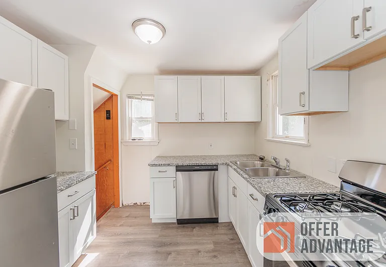 5455 Hollywood Ave — Photo 3