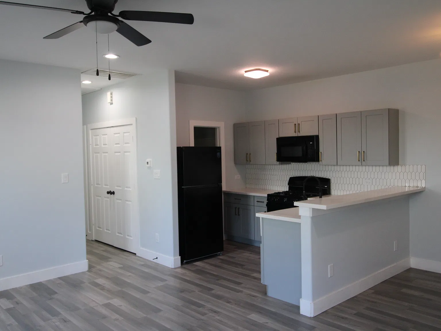 3 bed, 1040 sqft, $1,800 — Photo 2