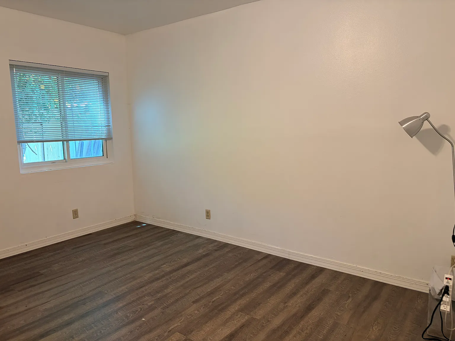5 bed, 2041 sqft, $900 — Photo 2