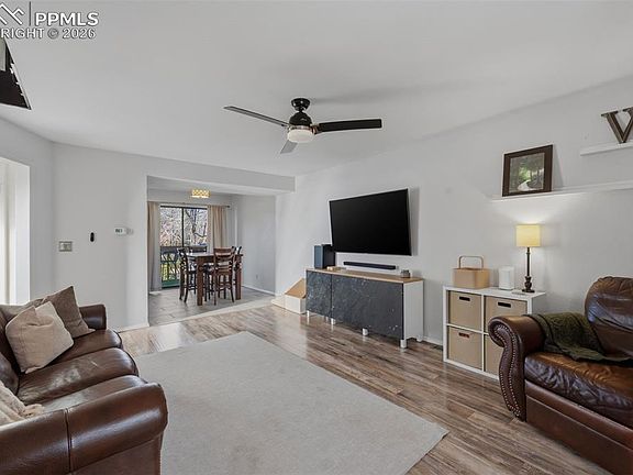 3rd image of 14 E Old Broadmoor Rd