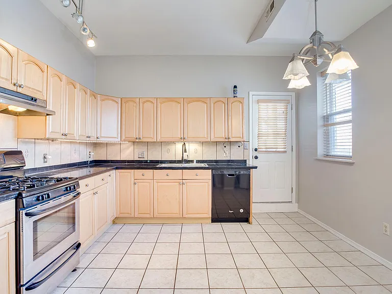 500 S East Ave — Photo 9