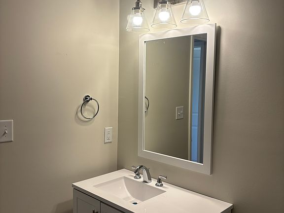 5th image of 118 E Moore St #201