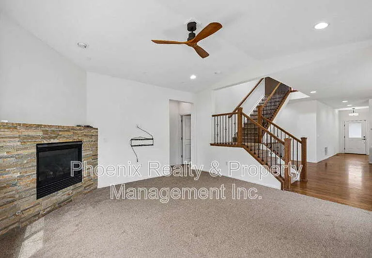 1417 Lander Ln — Photo 2