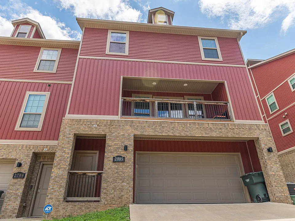 2805 W Lakewood Dr