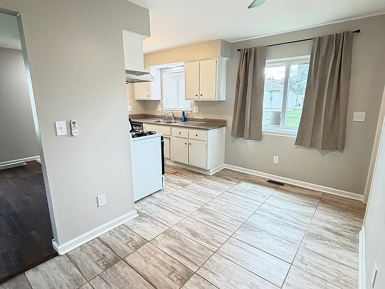 7227 Bramell — Photo 7