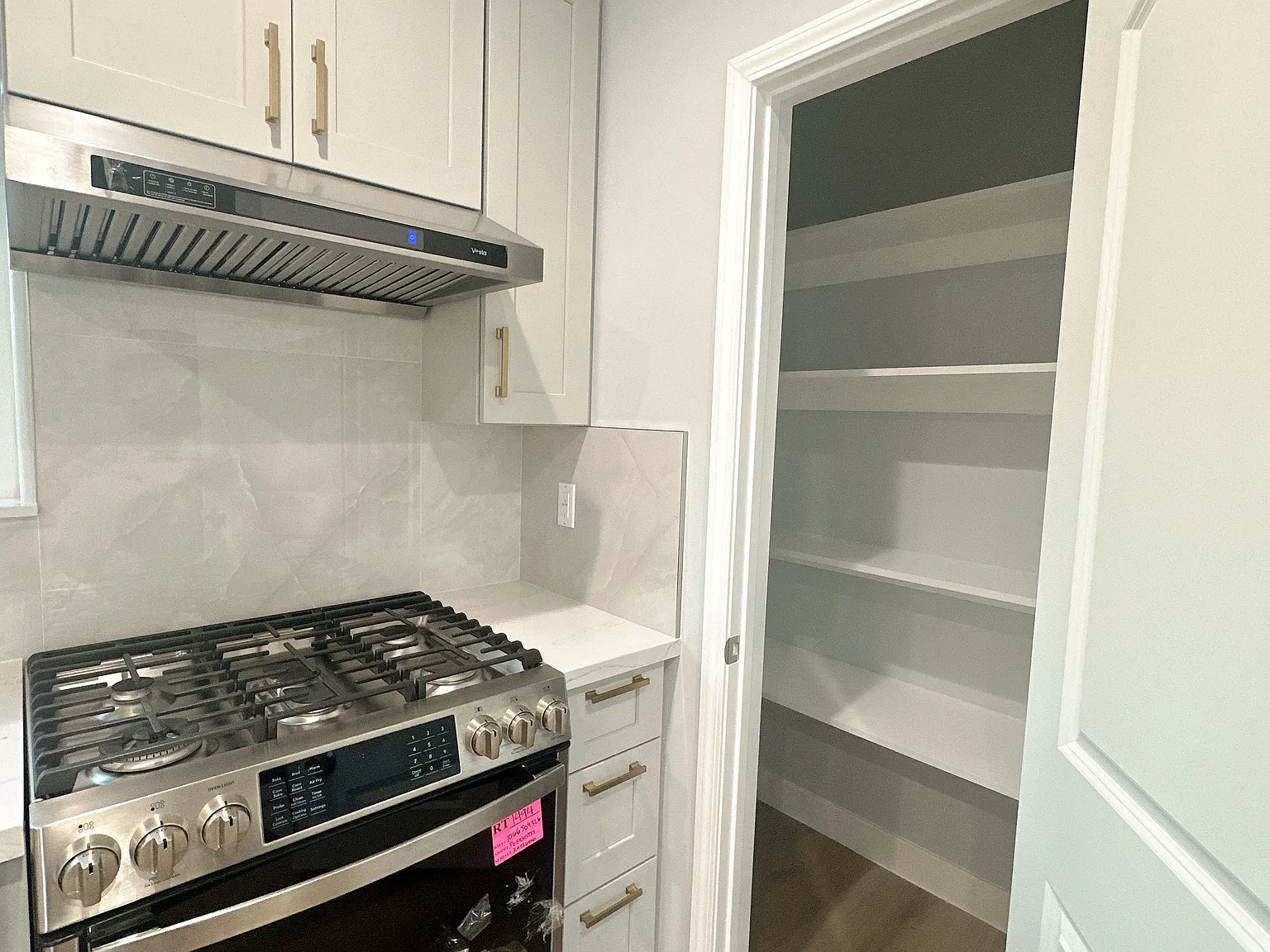 3 bed, 798 sqft, $3,700 — Photo 4