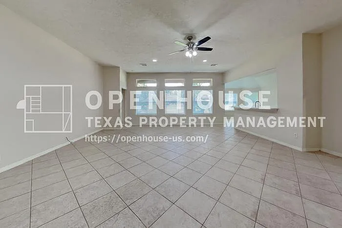 4 bed, 2.0 bath, 2518 sqft, $2,525 — Photo 4