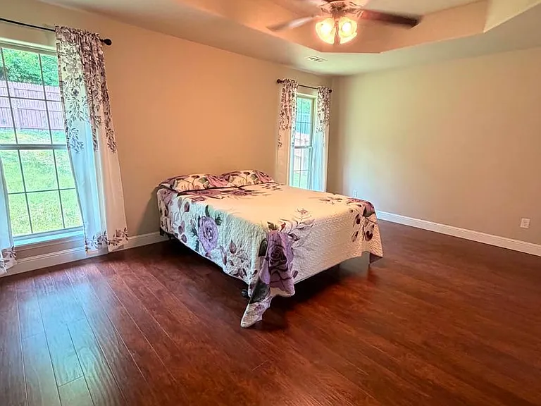 1104 Lakeview Dr — Photo 13