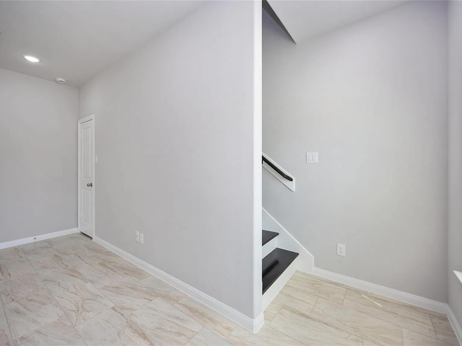 3 bed, 2.5 bath, 1435 sqft, $1,800 — Photo 3