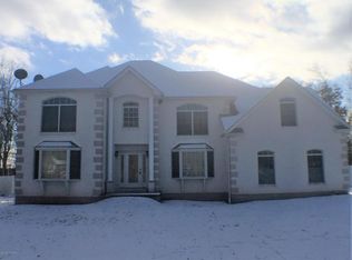 587 Sycamore Ln, East Stroudsburg, PA 18302