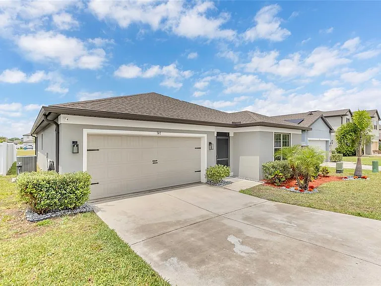 747 Citrus Isle Dr — Photo 2