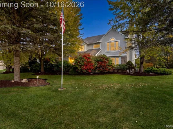 12556 Harvest Dr, Brighton, MI 48114