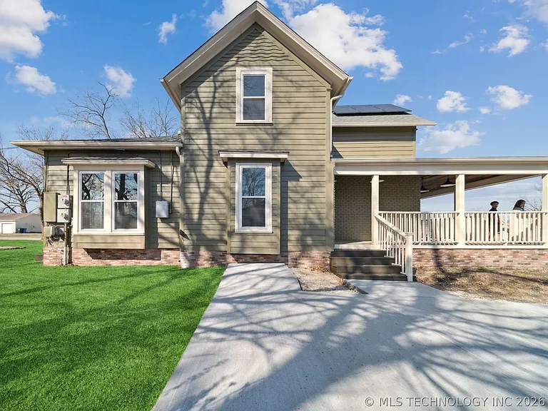 221 W Detroit St — Photo 35
