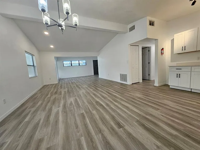 2816 S French Ave — Photo 12