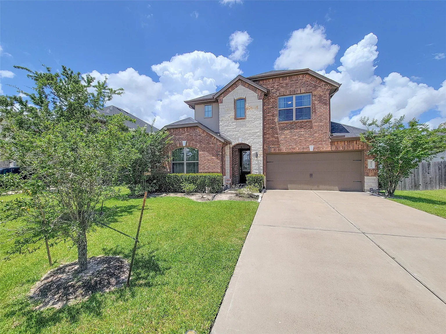 4 bed, 3.5 bath, 2952 sqft, $2,900 — Photo 2