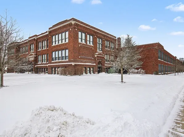 500 Erie St Unit 213, South Haven, MI 49090