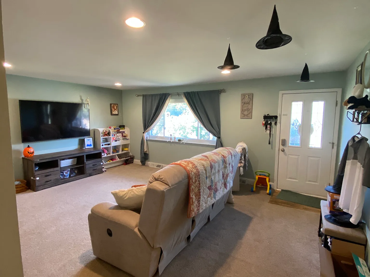 3 bed, 1560 sqft, $2,200 — Photo 2