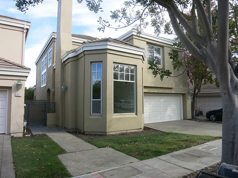 919 Corriente Point - Resort style living!