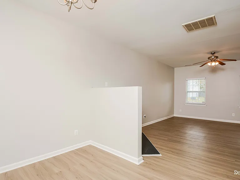 2870 Filbert St — Photo 5