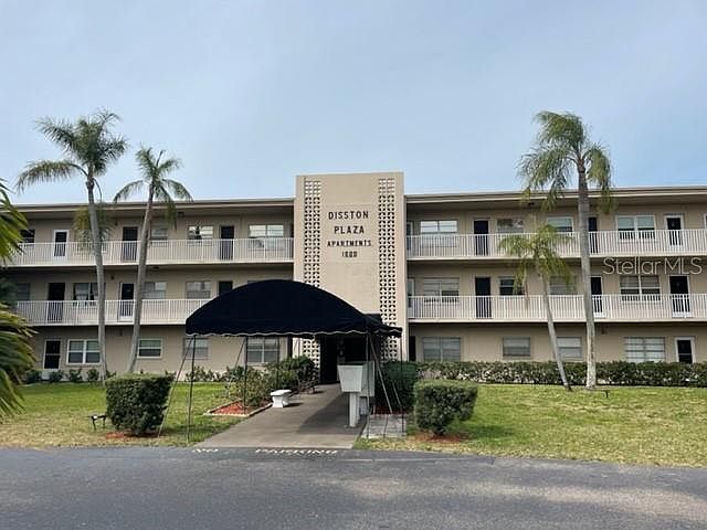 1st image of 1000 49th St N APT 212