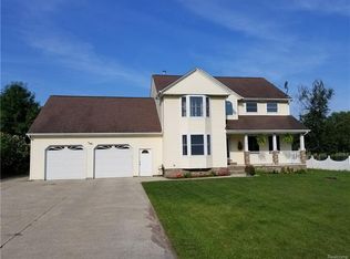 3721 Loton Dr, Fort Gratiot, MI