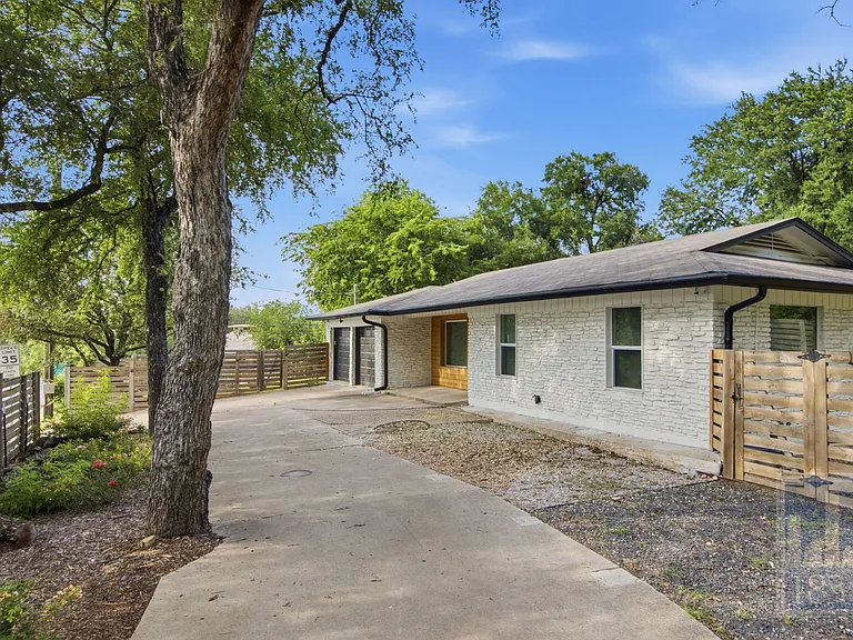 2703 Burleson Rd — Photo 32