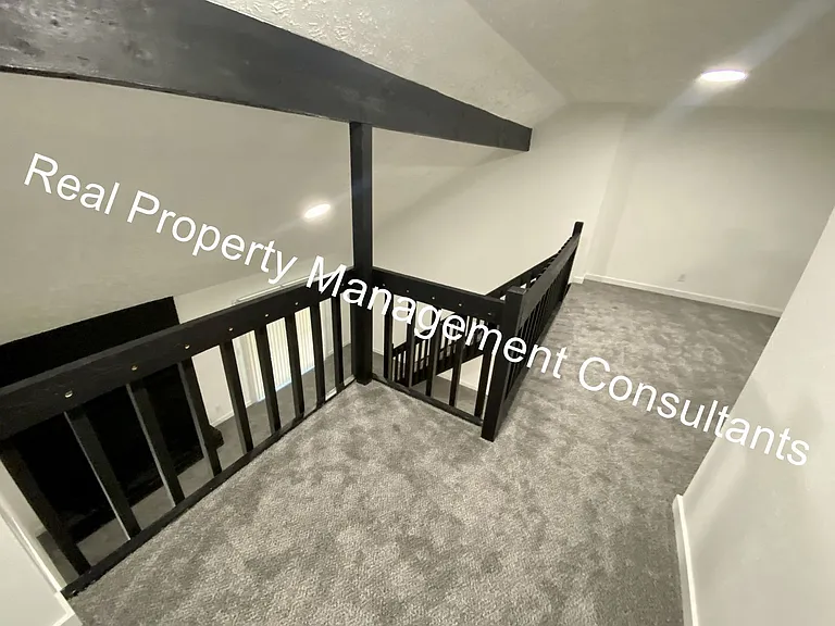 1001 Twin Oaks Ter — Photo 11