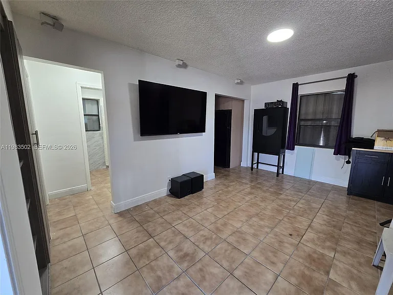 704 SW 2nd Ave — Photo 7