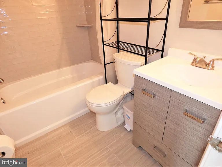4128 Hamlin Ct — Photo 38
