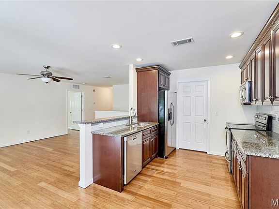 5th image of 70 Round Table Ct