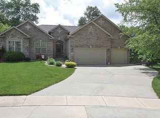 10 Bear Creek Ct, Glen Carbon, IL 62034