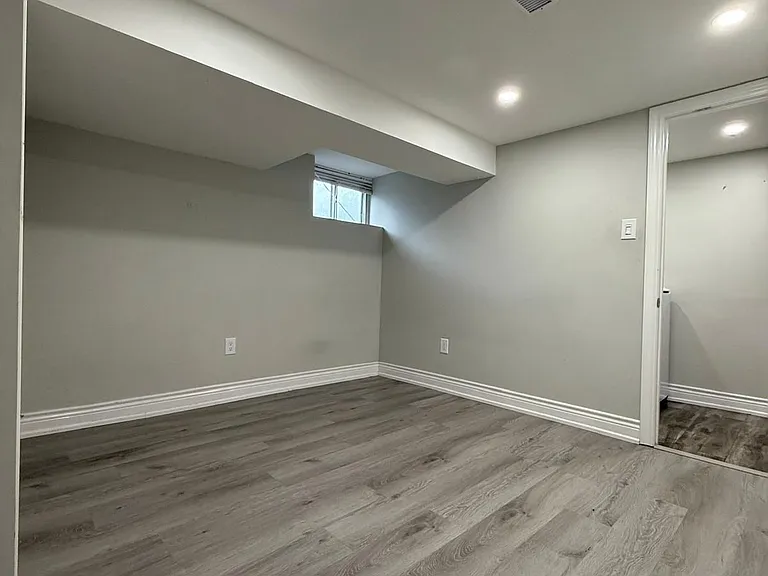 146 Brenda Cres #BASEMENT — Photo 10