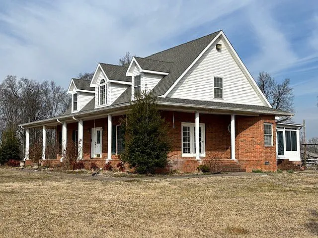 3 bed, 2.5 bath home on large lot in Bell Buckle — Photo 1