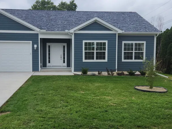 8035 Cortez Dr, Brighton, MI 48114
