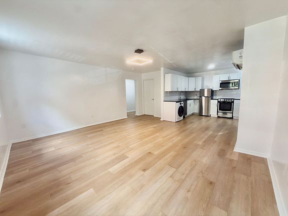 5th image of 139 E Clifton Ave #302